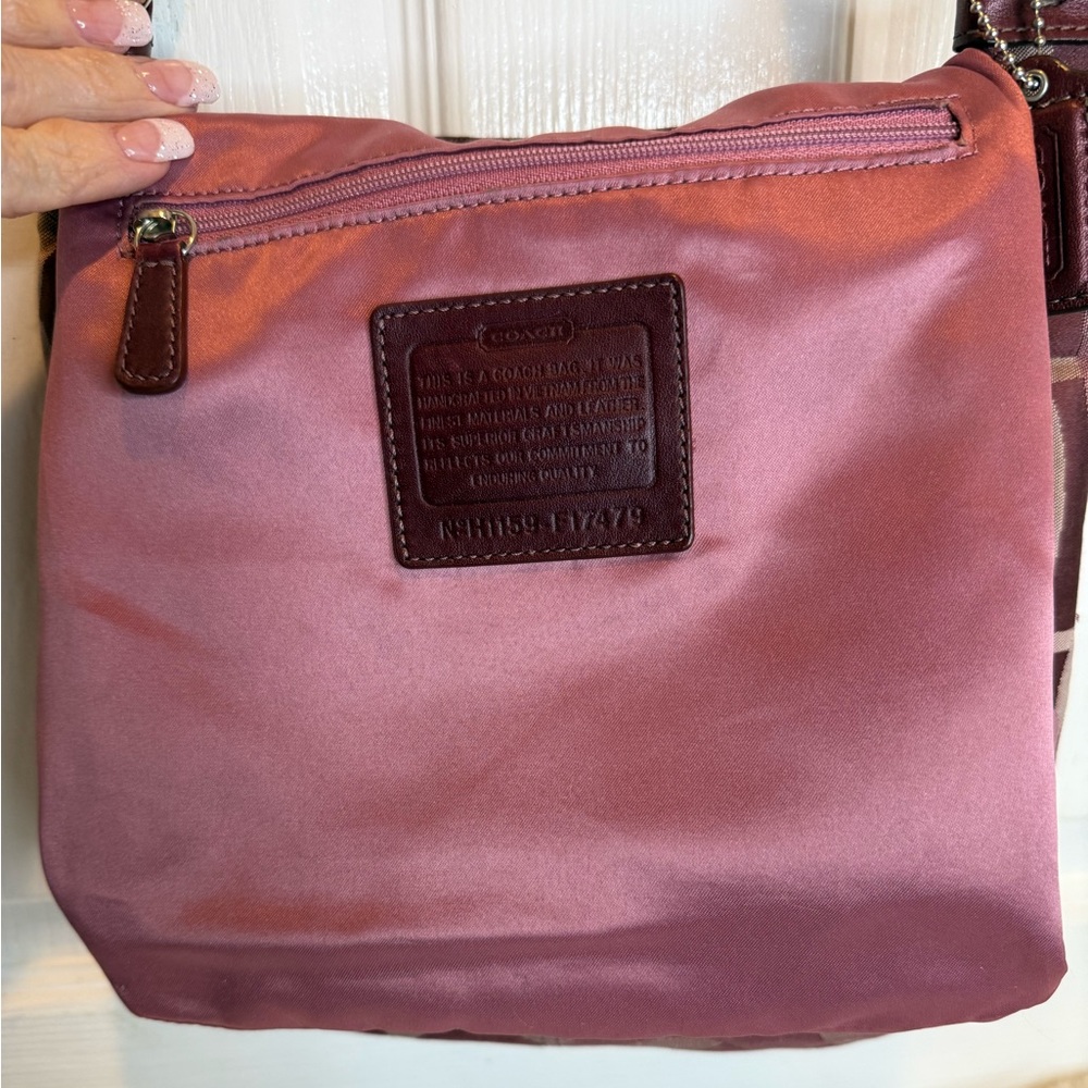 COACH PENELOPE OPTIC SIGNATURE HIPPIE CROSSBODY BAG F17479 - Picture 4 of 16